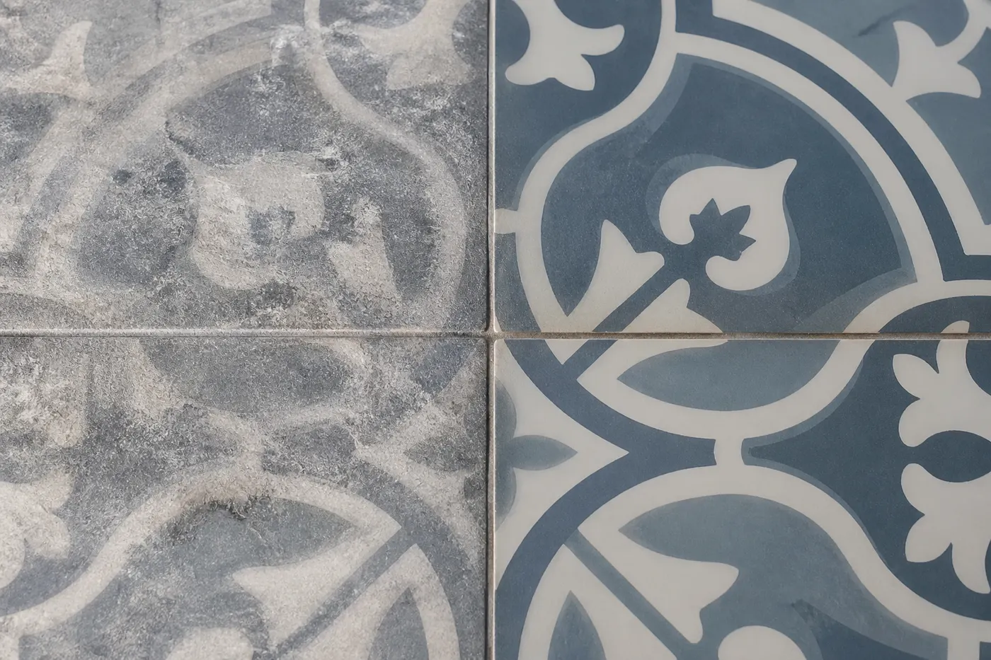 Mosaico decorado con dibujo azul, mitad gastado y mitad recuperado con pulido