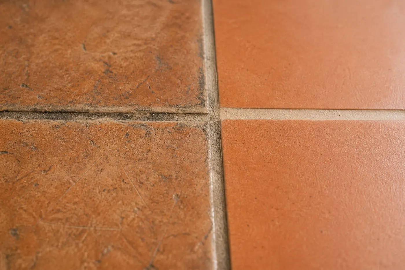 Piso cerámico terracota antes y después del pulido